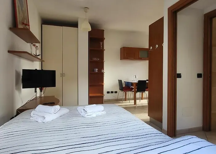Casa Fieramilano, Metro Pero